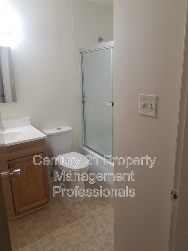 Building Photo - 10824 112 St NW