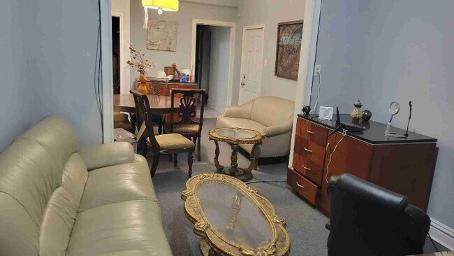 Foto del edificio - 738 W 51st St