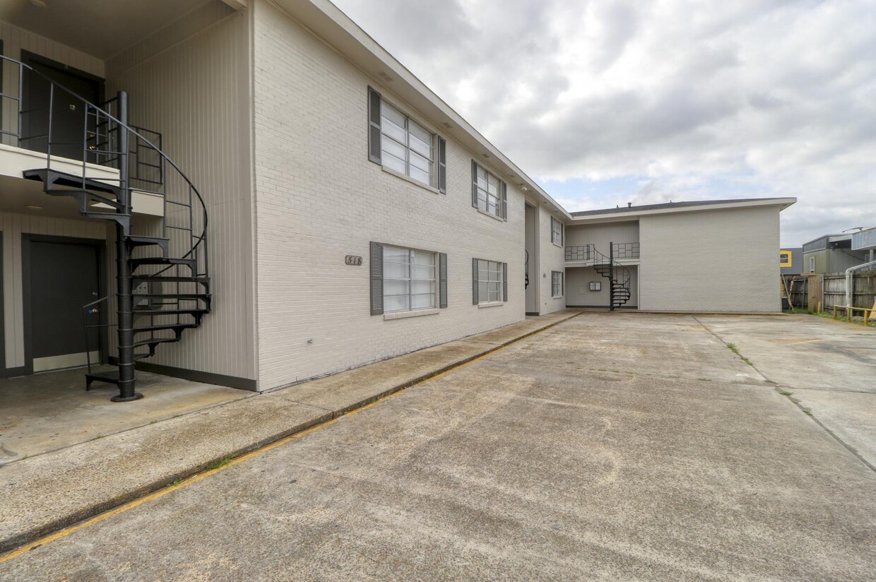 Foto principal - 516 E McNeese St