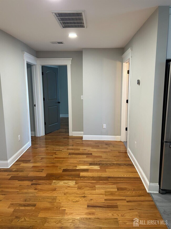 Foto del edificio - 415 E 3rd Ave