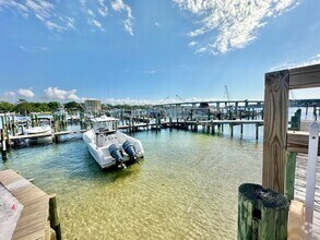 Building Photo - 330 Bluefish Dr