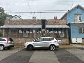 Building Photo - 131 Fallowfield Ave