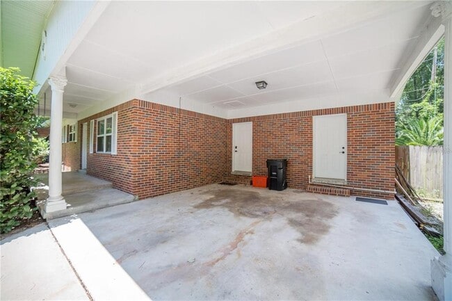 Building Photo - 1009 NW 39th Dr