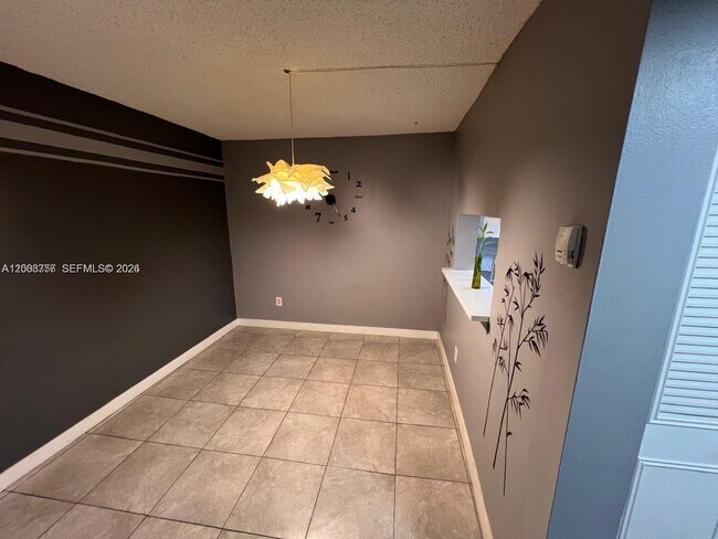 Foto del edificio - 488 NW 165th St