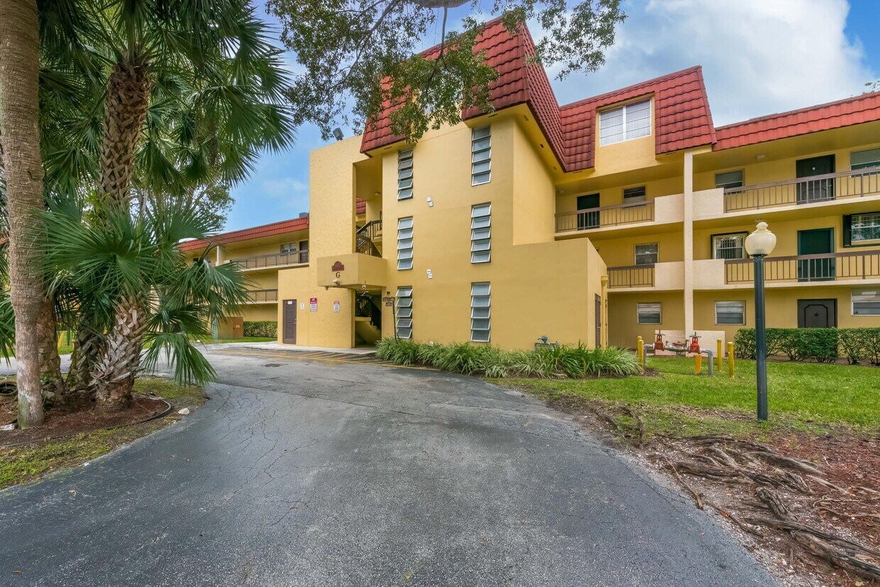 3253 Foxcroft Rd Unit G211, Miramar, FL 33025 Condo for Rent in