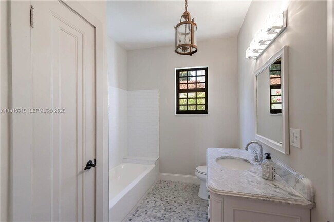 Foto del edificio - 3718 Sheridan Ave