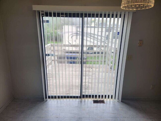 Building Photo - 2505 E 42nd St