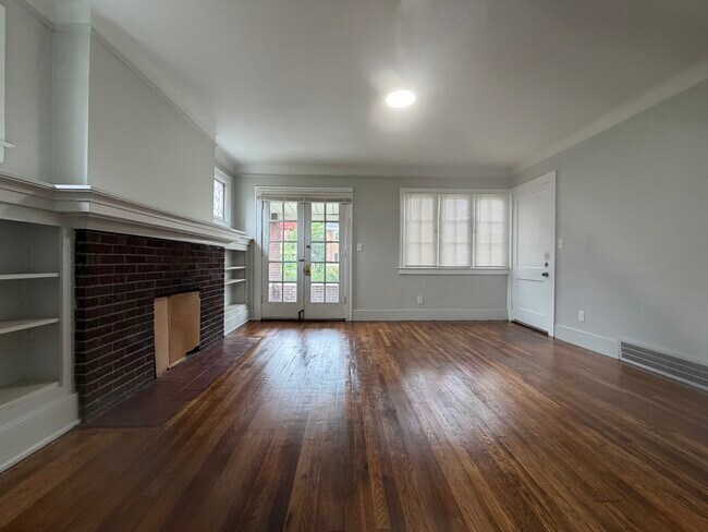 Building Photo - 4081 W Euclid St