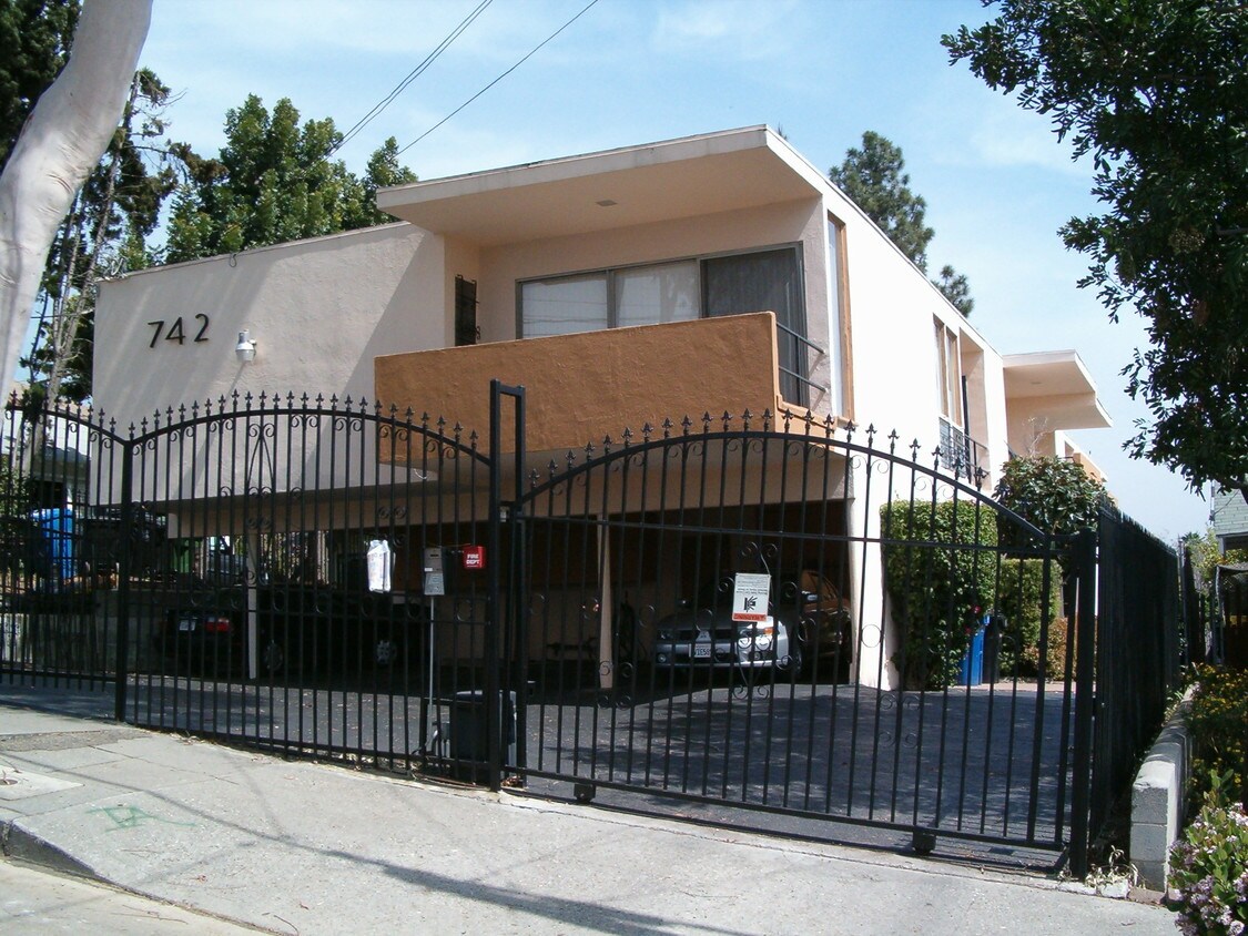 Building Photo - 742 Maltman Ave