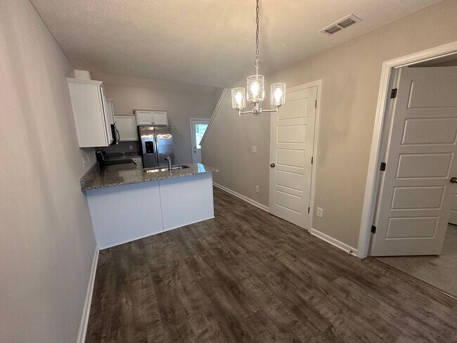 Building Photo - Amazing 3 BD 2.5 BA Townhome in Murfreesboro