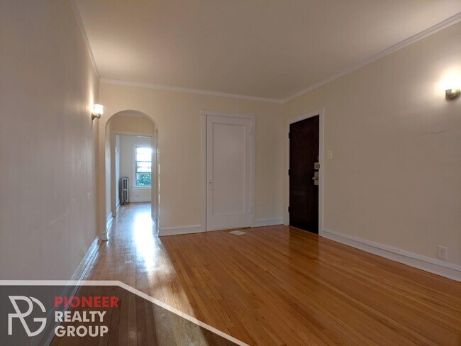 Foto del edificio - 2122 W Ainslie St
