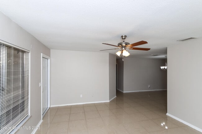 Foto del edificio - 229 SW Kentwood Rd