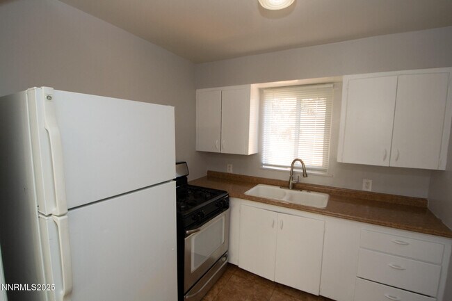 Building Photo - 1607 H St