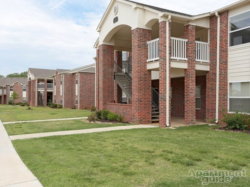 Primary Photo - 2425 N Newberry St