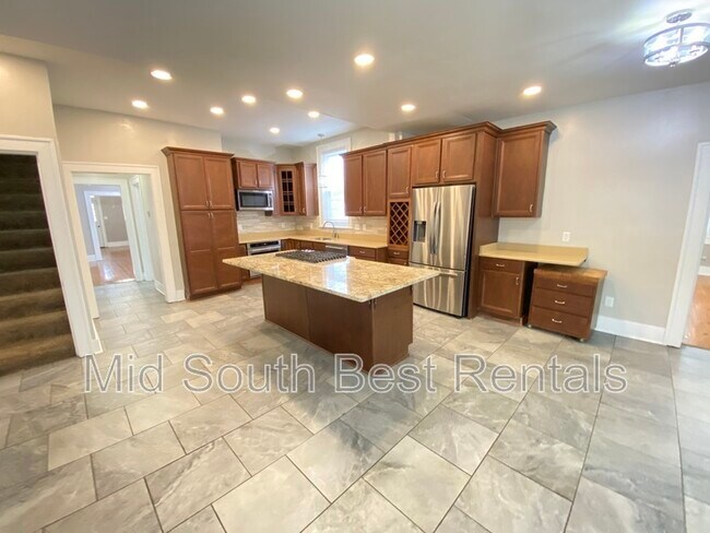 Building Photo - 532 S McLean Blvd