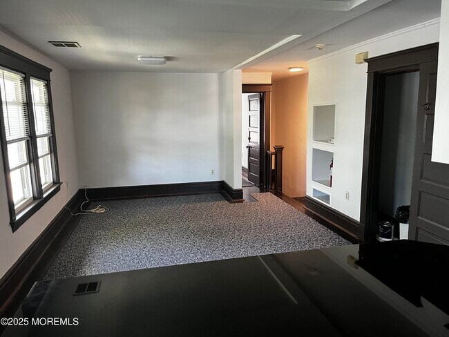 Foto del edificio - 73 Shrewsbury Ave