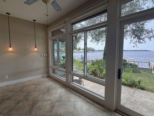 Building Photo - 806 Regatta Cir