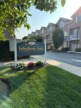 Building Photo - 638 Valley Brook Ave