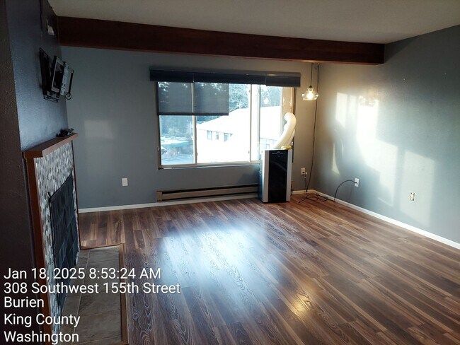 Foto del edificio - Parkwood condos -Elevator building - 2 bed...