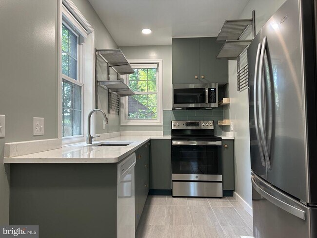 Building Photo - 4409 Beechwood Rd