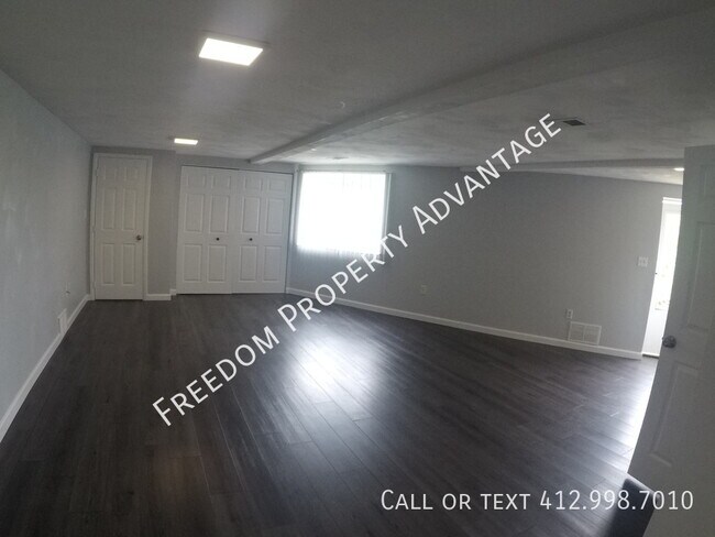 Foto del edificio - 2214 McKees Rocks Rd