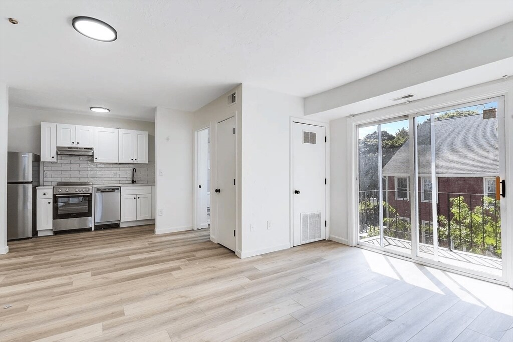 Foto principal - 648 Washington St