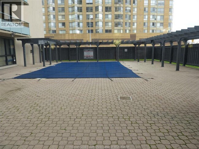 Building Photo - 111 Riverside Dr E