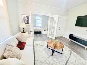 Building Photo - 127 Concession St