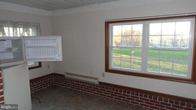 Building Photo - 60 Fulton View Rd