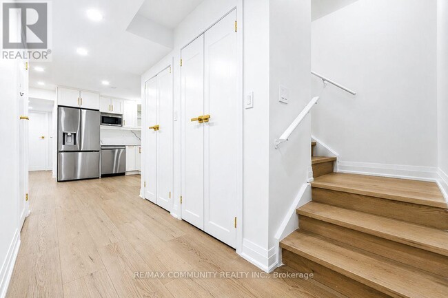 Building Photo - 8 Capstan Ct.