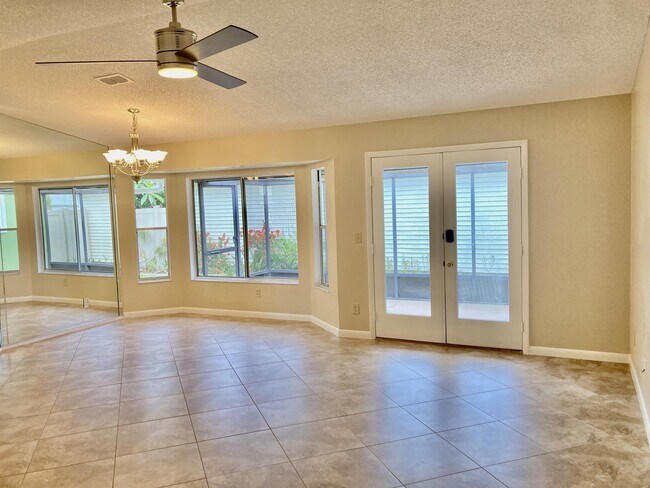 Foto del edificio - 5611 Longleaf Dr