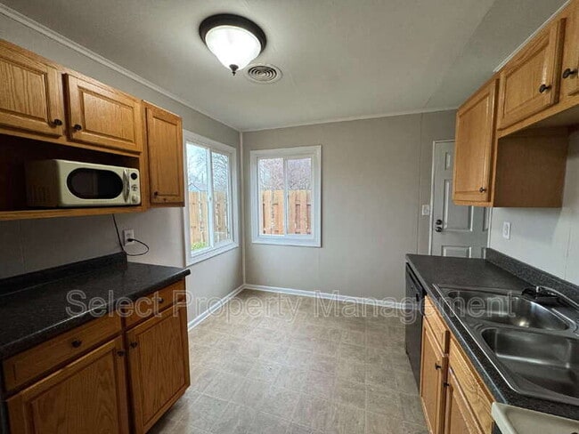 Building Photo - 1909 Jessie Ave