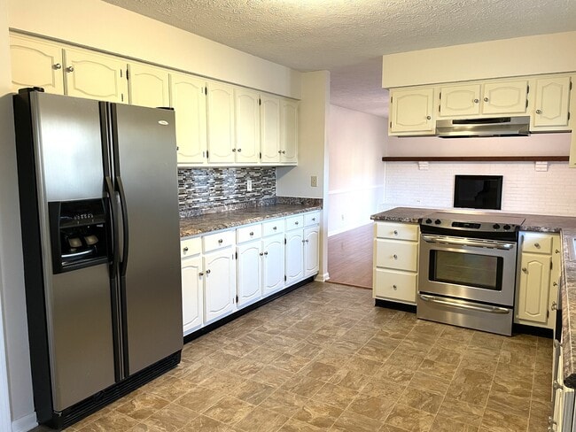 Foto del edificio - 12003 Corbin Dr