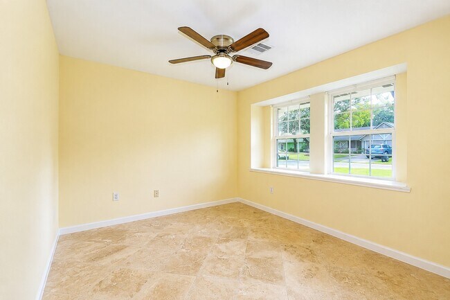 Building Photo - 2110 Whiteback Dr