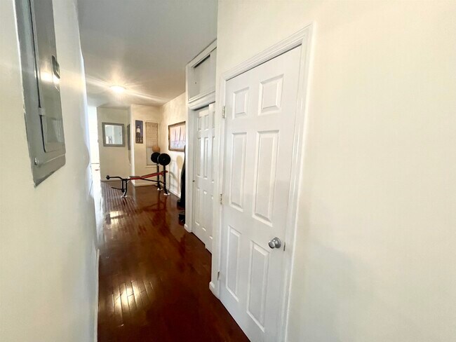 Building Photo - 704 Ave E