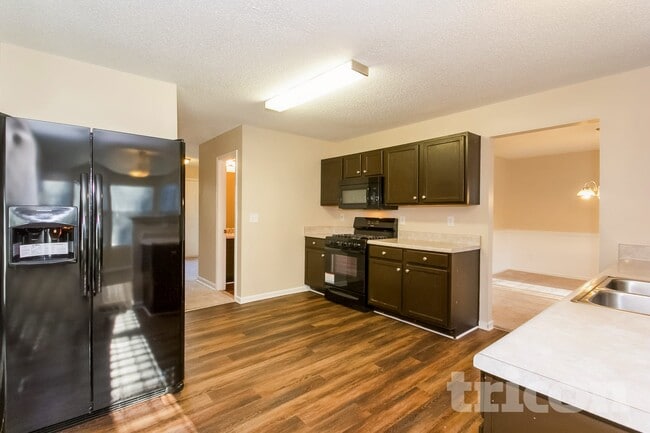 Foto del edificio - 2040 Smithfield Ave