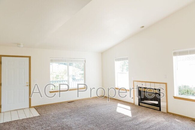 Building Photo - 2405 Kentucky St