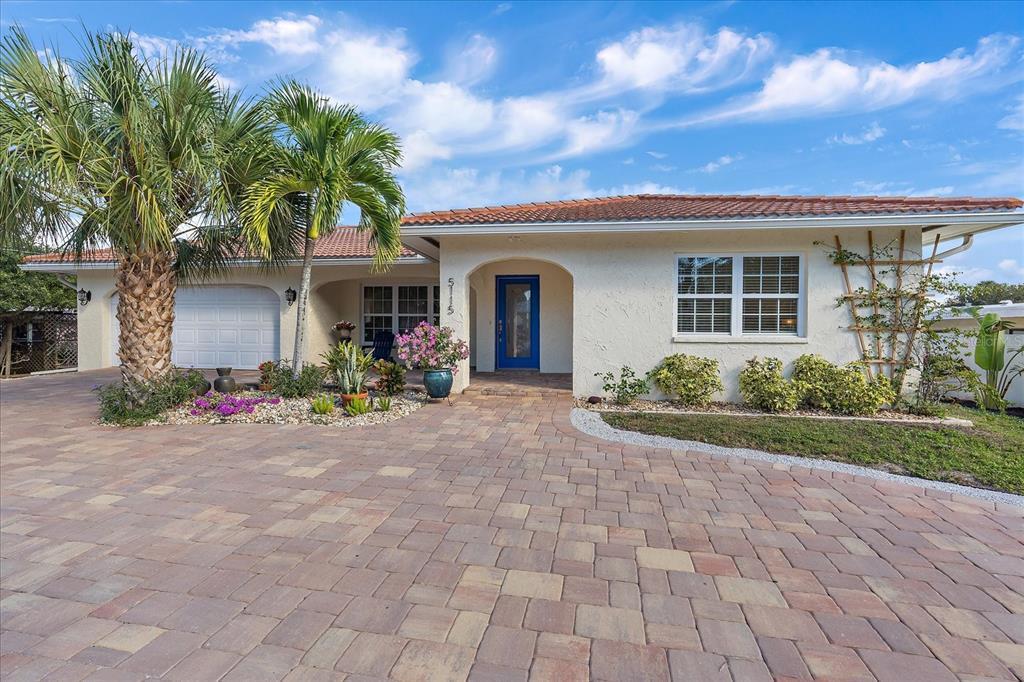 Primary Photo - 5115 Windward Ave