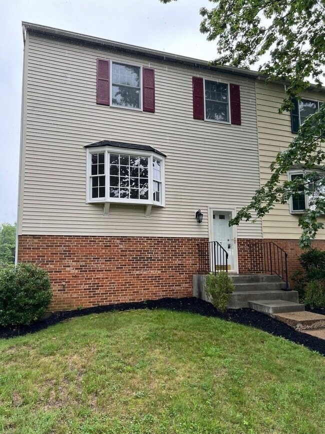 Building Photo - 927 Meadowlark Dr