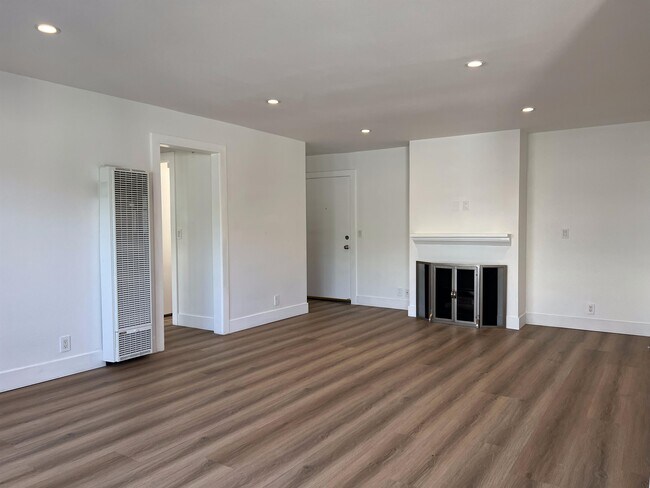Building Photo - 3131 S Canfield Ave