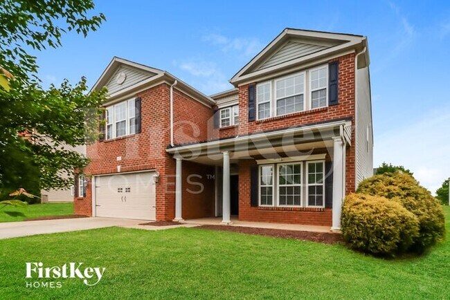 Foto del edificio - 332 Farm Springs Dr