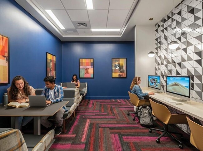 Building Photo - Lightview