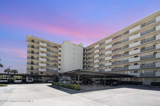 Foto del edificio - 500 Palm Springs Blvd