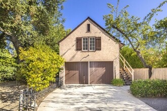 Building Photo - 1451 Edgewood Dr