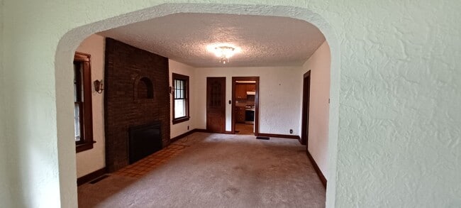 Building Photo - New Paris 2 bedroom house