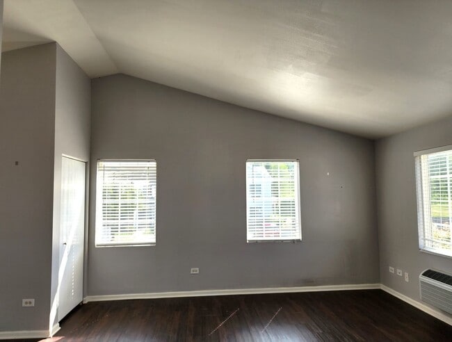 Foto del edificio - 2023 Silverstone Dr