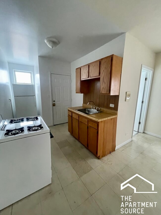 Foto del edificio - 5011 W Cermak Rd