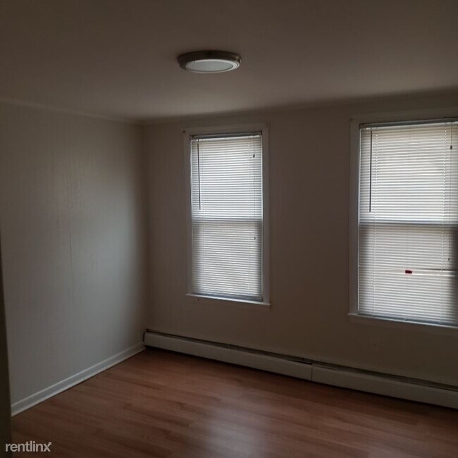 206 Alder St, Waterbury, CT 06708 Room for Rent in Waterbury, CT