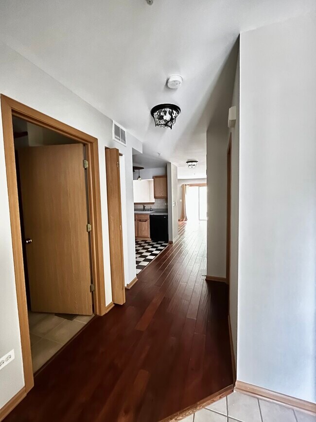 572 Jennifer Cir, Mundelein, IL 60060 Townhome Rentals in Mundelein