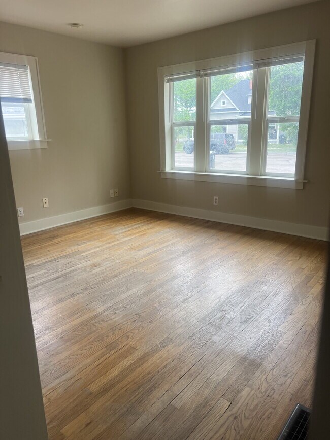Building Photo - Cute 1 bedroom, 1 bath house close to downtown